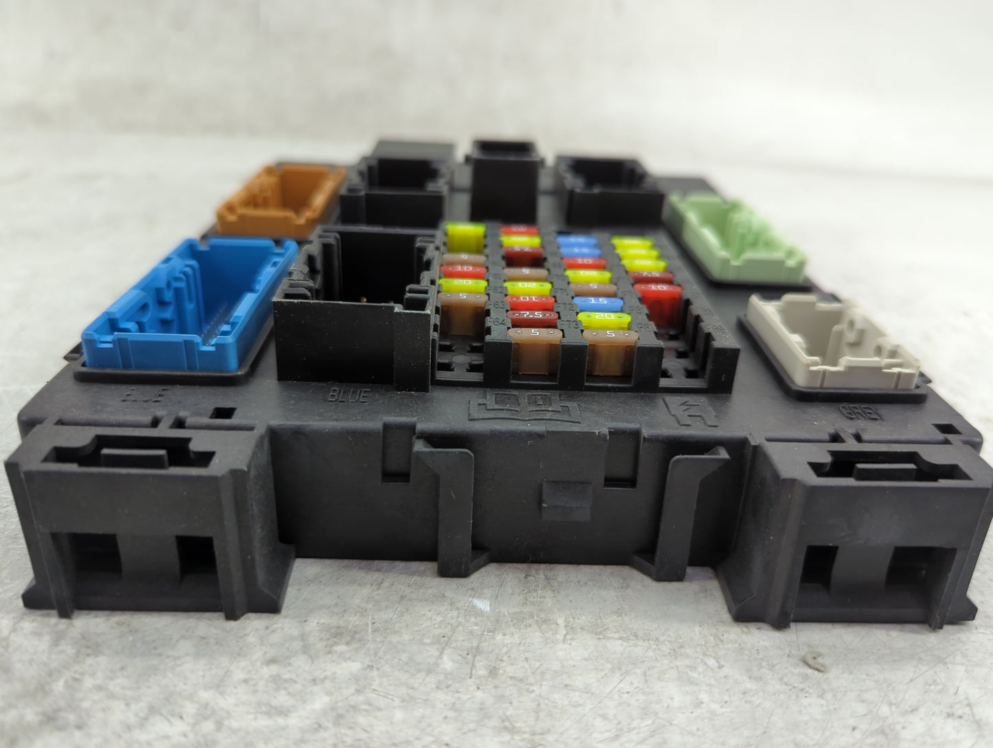 2013-2018 Ford C-max Body Control Module Bcm Inner Cabin Fuse Box - Oemusedautoparts1.com