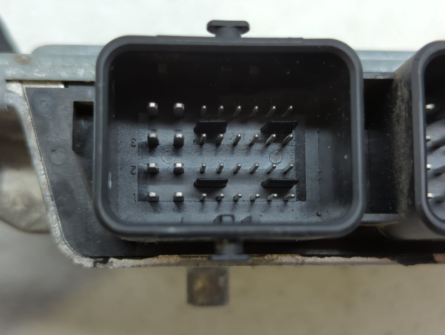 2013 Ford C-Max PCM Engine Control Computer ECU ECM PCU OEM P/N:DM5A-12A650-KB DM5A-12A650-UC, DM5A-12A650-DD, DM5A-12A650-D