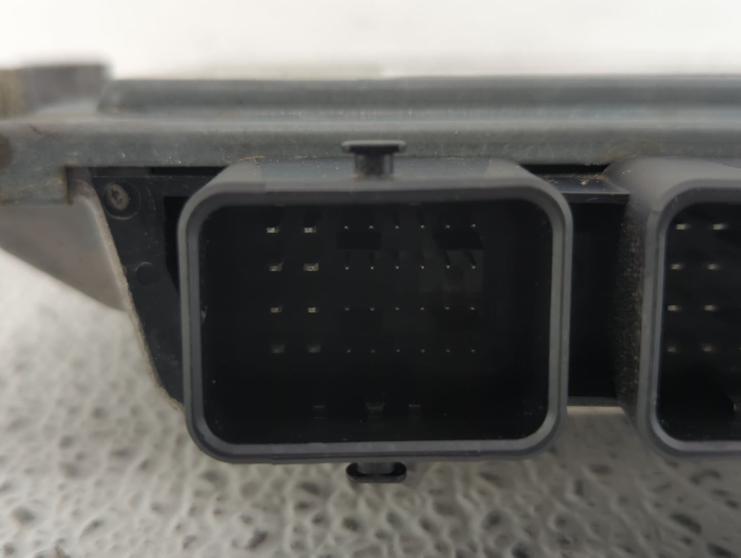 2013 Ford C-Max PCM Engine Control Computer ECU ECM PCU OEM P/N:DM5A-12A650-AK DM5A-12A650-DA, DM5A-12A650-DD, DM5A-12A650-K