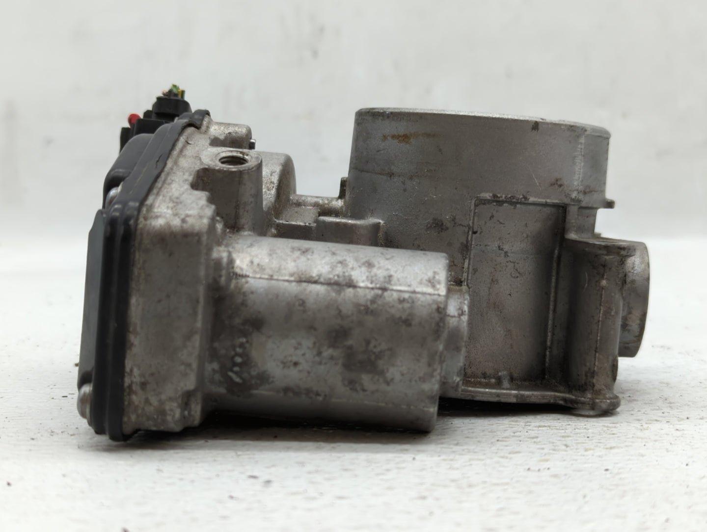 2013-2018 Ford C-Max Throttle Body P/N:DS7E-9F991-AF Fits Fits 2013 2014 2015 2016 2017 2018 2019 2020 2021 2022 OEM Used Au