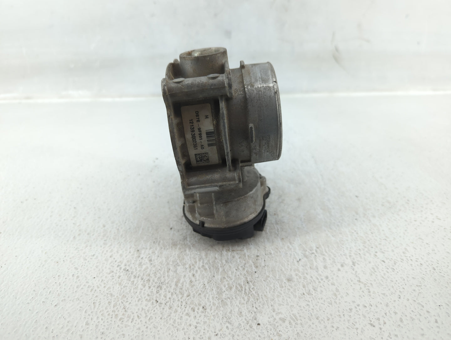2013-2018 Ford C-Max Throttle Body P/N:DS7E-9F991-AD Fits Fits 2013 2014 2015 2016 2017 2018 2019 2020 2021 2022 OEM Used Au