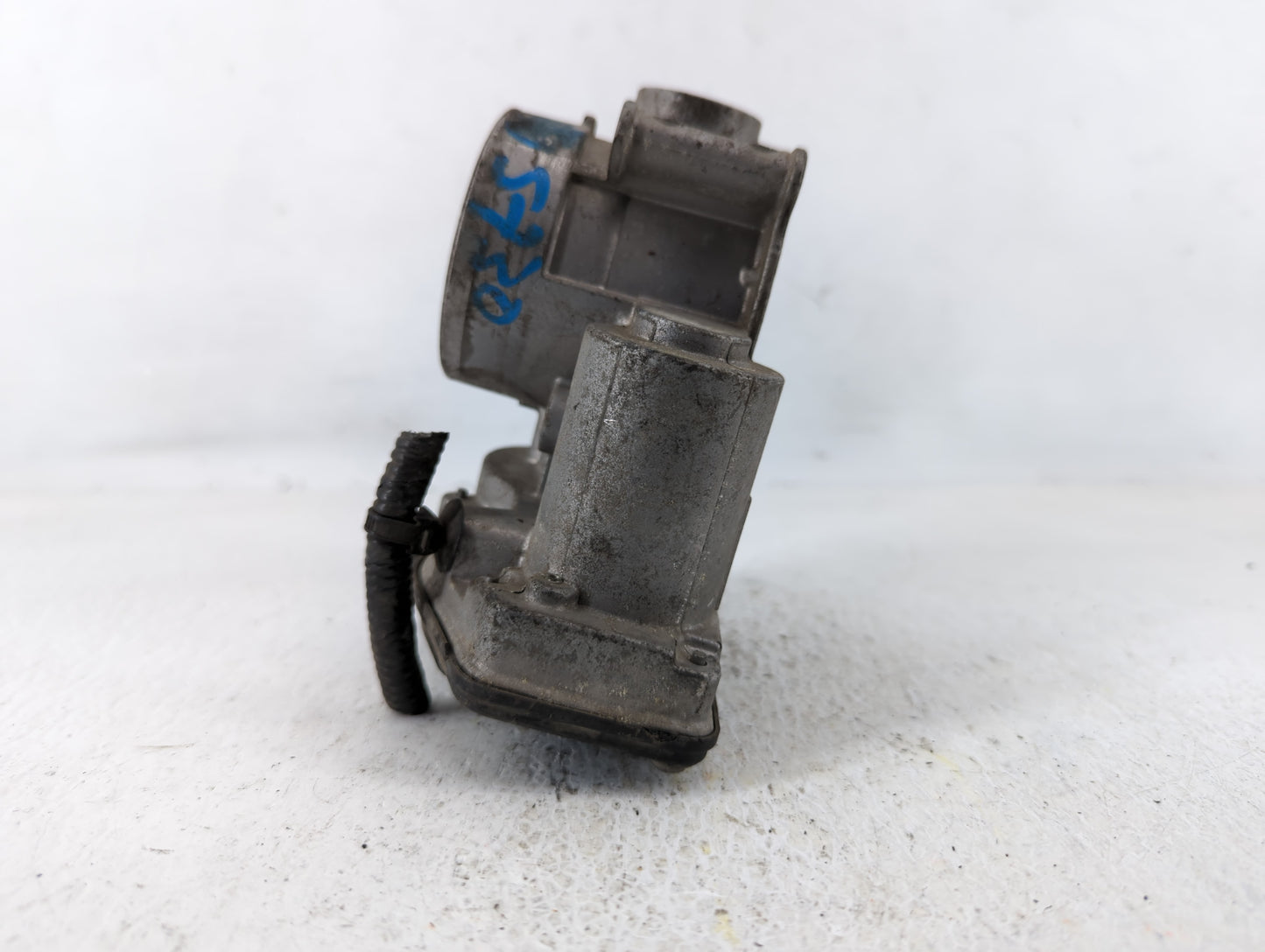 2013-2018 Ford C-Max Throttle Body P/N:DS7E-9F991-AD Fits Fits 2013 2014 2015 2016 2017 2018 2019 2020 2021 2022 OEM Used Au
