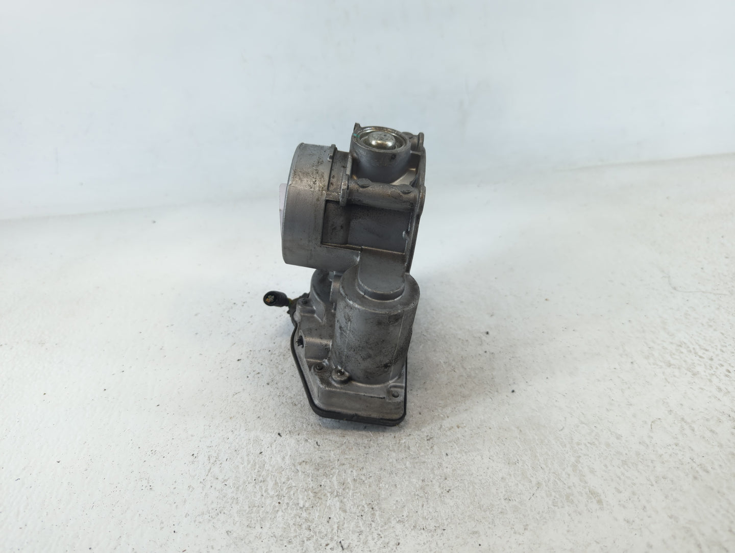 2013-2018 Ford C-Max Throttle Body P/N:DS7E-9F991-AD Fits Fits 2013 2014 2015 2016 2017 2018 2019 2020 2021 2022 OEM Used Au