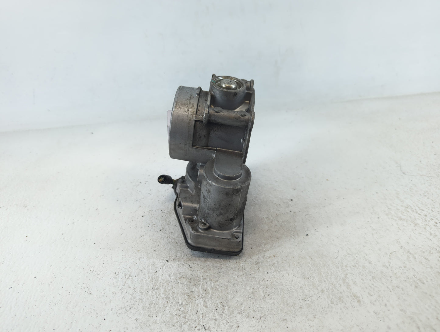 2013-2018 Ford C-Max Throttle Body P/N:DS7E-9F991-AD Fits Fits 2013 2014 2015 2016 2017 2018 2019 2020 2021 2022 OEM Used Au