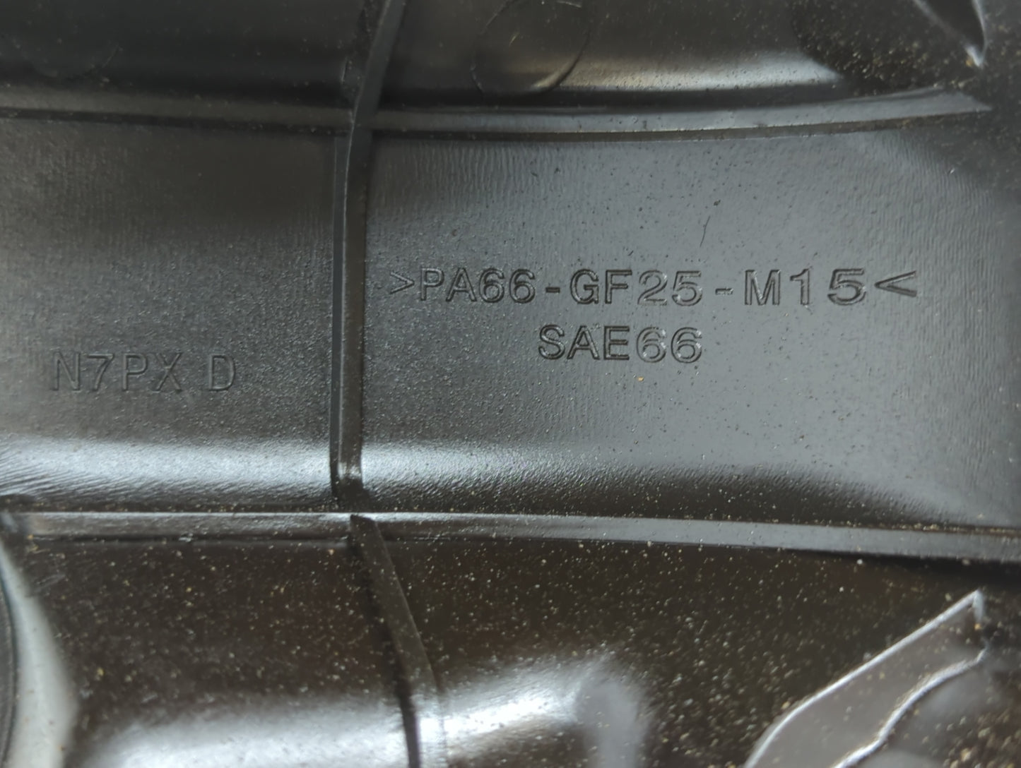 2013 Ford C-Max Driver Left Cylinder Head Valve Cover P/N:PA66-GF25-M15 Fits OEM Used Auto Parts - Oemusedautoparts1.com