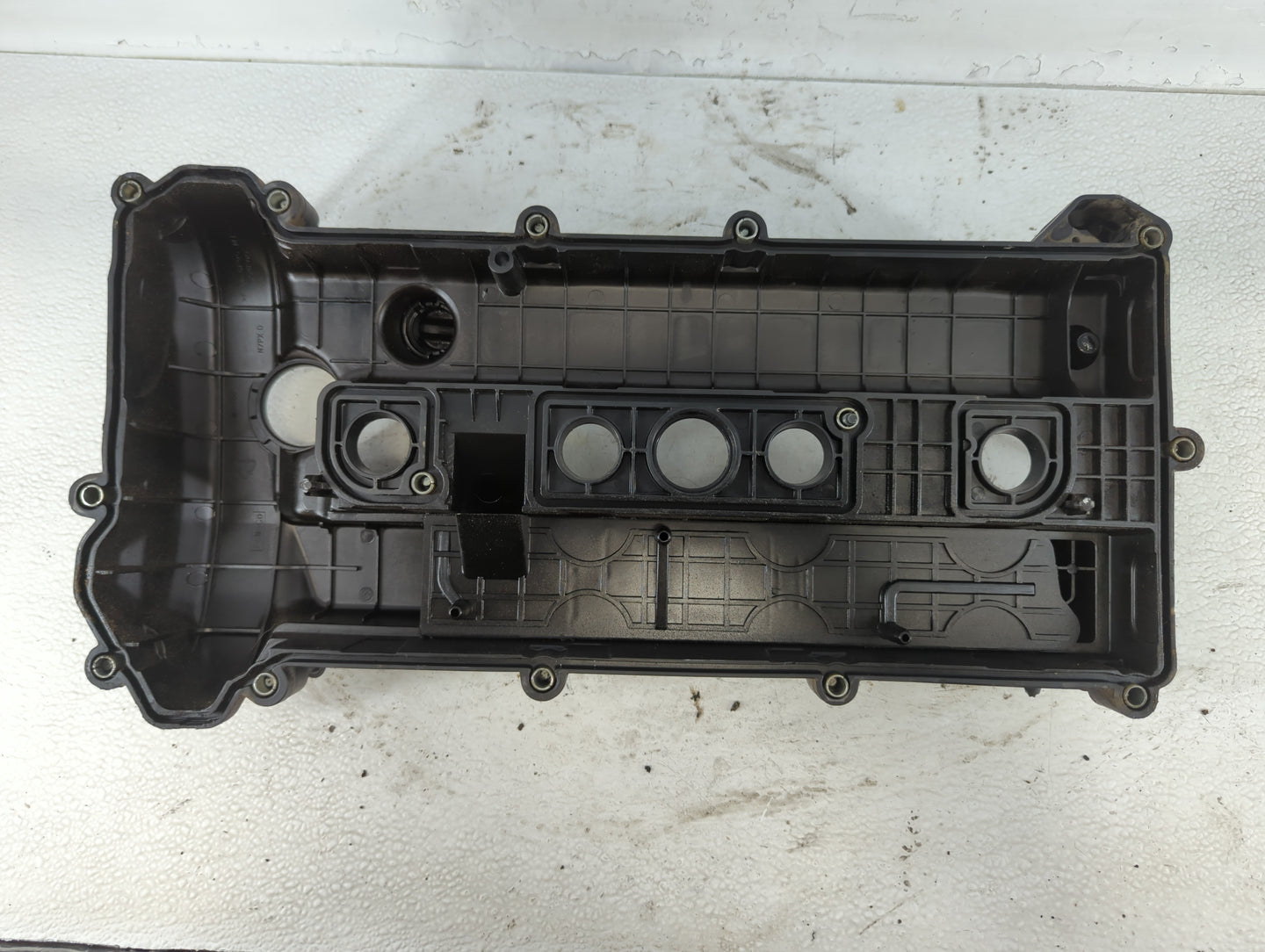 2013 Ford C-Max Driver Left Cylinder Head Valve Cover P/N:PA66-GF25-M15 Fits OEM Used Auto Parts - Oemusedautoparts1.com