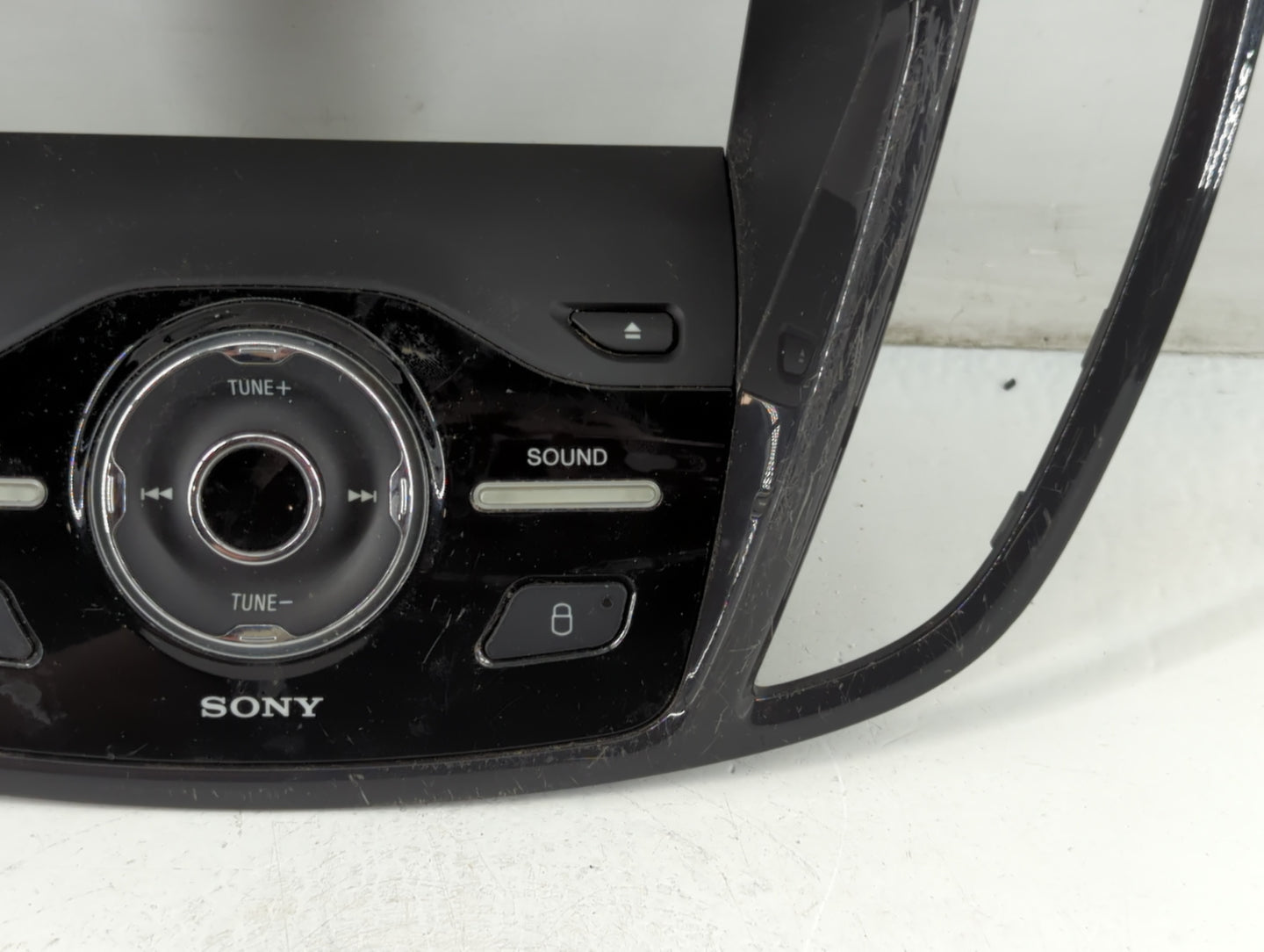 2013-2016 Ford C-Max Radio AM FM Cd Player Receiver Replacement P/N:90151-696 Fits Fits 2013 2014 2015 2016 OEM Used Auto Pa