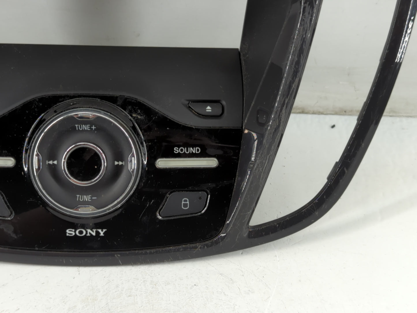 2013-2016 Ford C-Max Radio AM FM Cd Player Receiver Replacement P/N:90151-696 Fits Fits 2013 2014 2015 2016 OEM Used Auto Pa