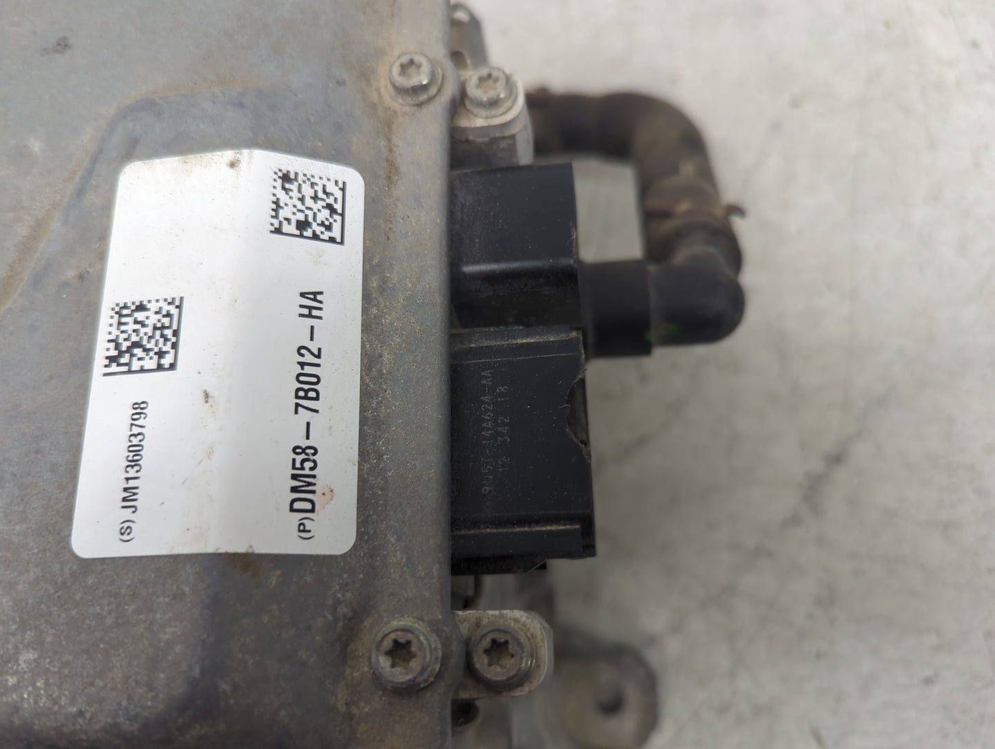 2013 Ford Cmax Hybrid DC Synergy Drive Power Inverter P/N:DM58-7B012-HA JM13603798, 9U5T-14462A-AA Fits OEM Used Auto Parts 