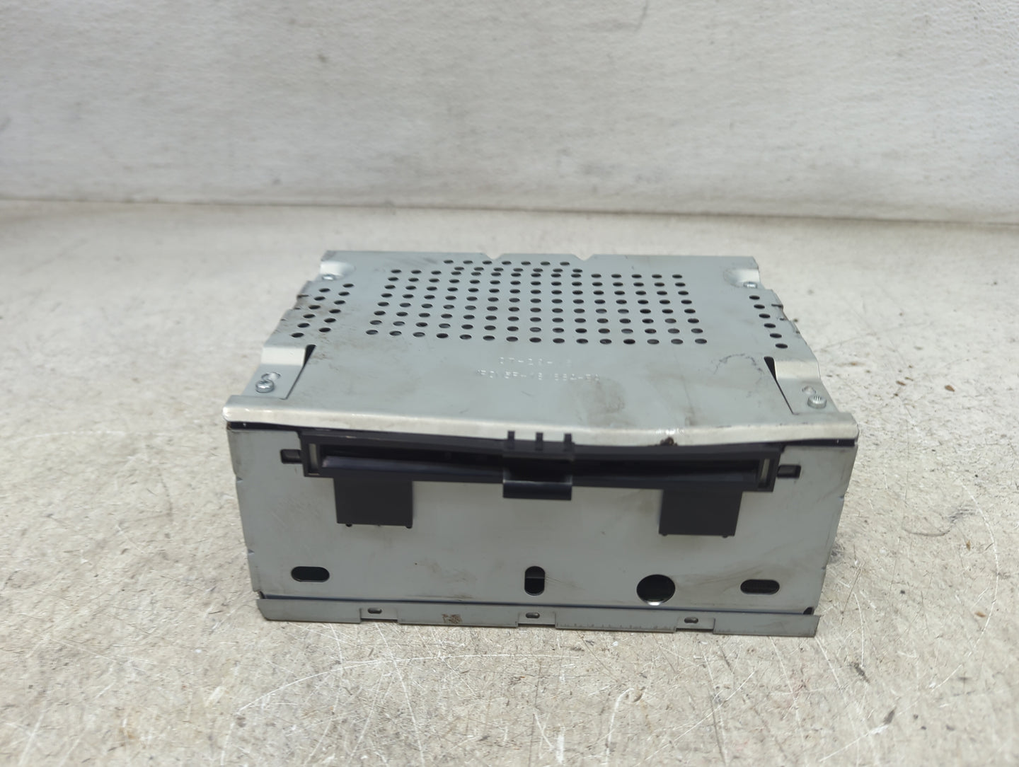 2013 Ford Cmax Radio AM FM Cd Player Receiver Replacement P/N:CM5T-19C107-FR C6FQ000561 Fits Fits 2014 2015 2016 OEM Used Au