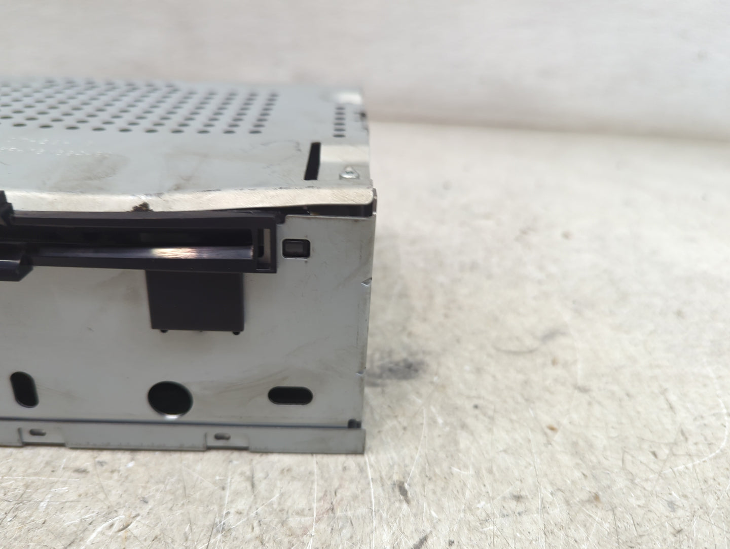 2013 Ford Cmax Radio AM FM Cd Player Receiver Replacement P/N:CM5T-19C107-FR C6FQ000561 Fits Fits 2014 2015 2016 OEM Used Au