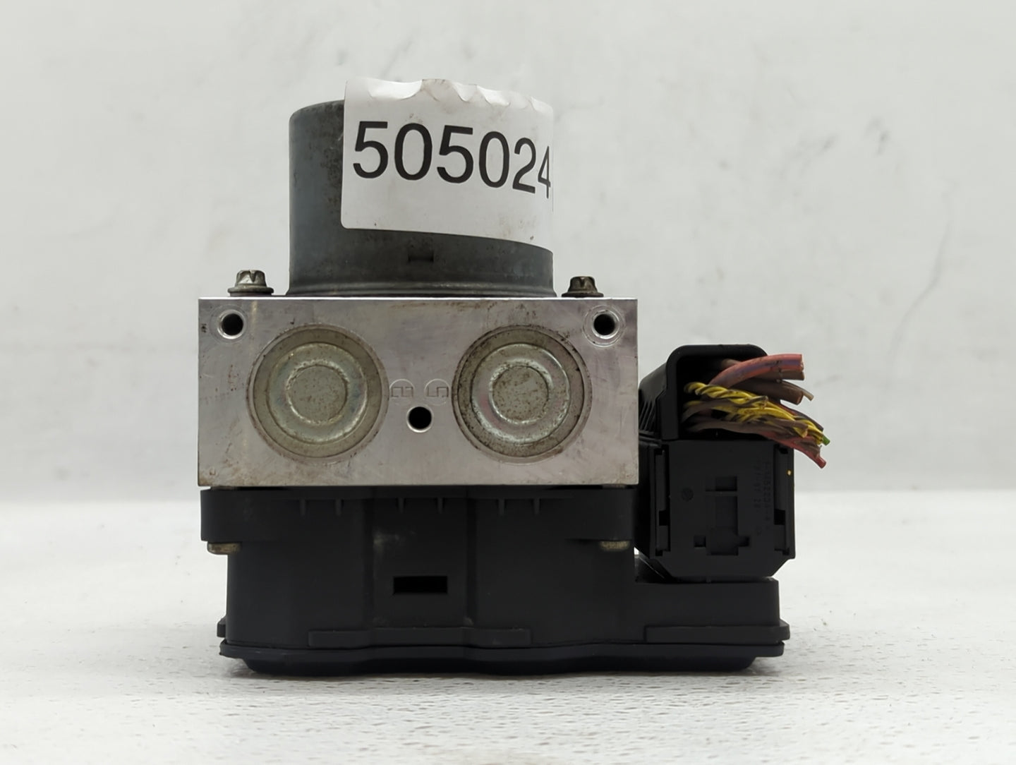 2013 Ford Country Sedan ABS Pump Control Module Replacement P/N:685842 6866011 Fits OEM Used Auto Parts - Oemusedautoparts1.