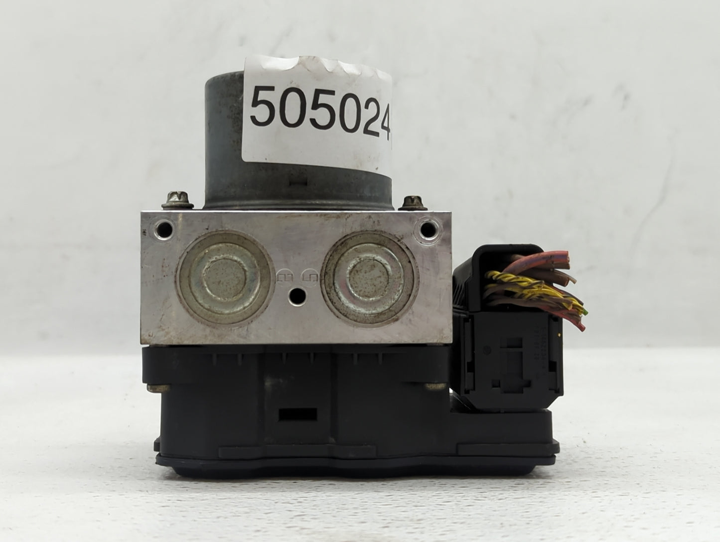 2013 Ford Country Sedan ABS Pump Control Module Replacement P/N:685842 6866011 Fits OEM Used Auto Parts - Oemusedautoparts1.