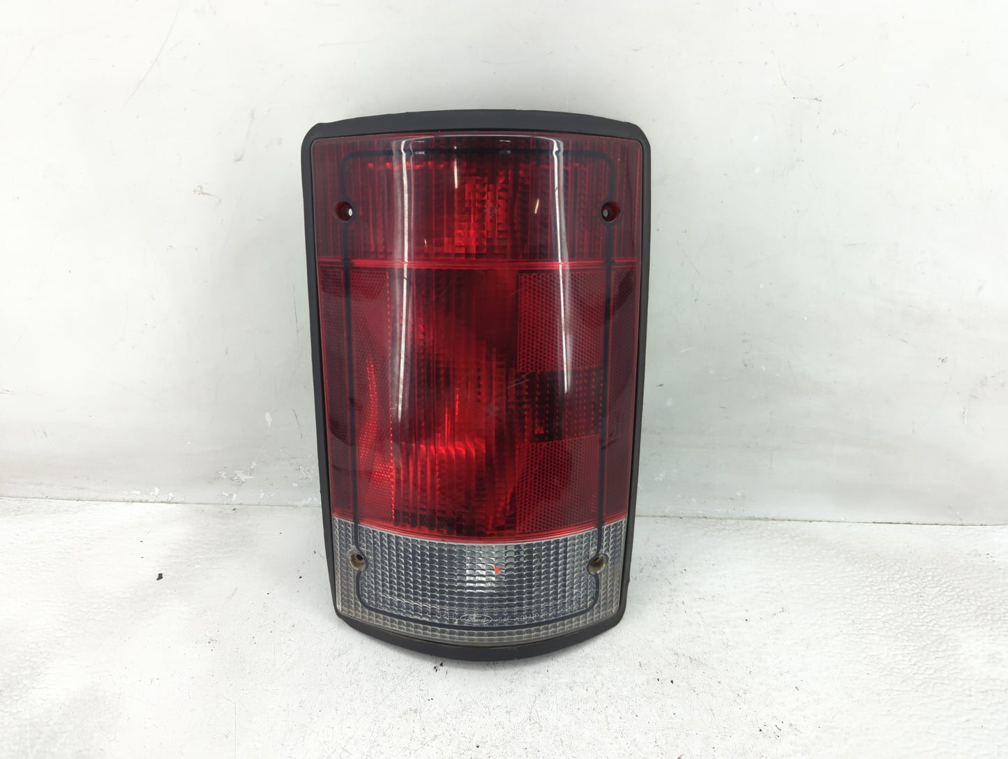 2005-2014 Ford E-150 Tail Light Assembly Passenger Right OEM Fits Fits 2005 2006 2007 2008 2009 2010 2011 2012 2013 2014 OEM