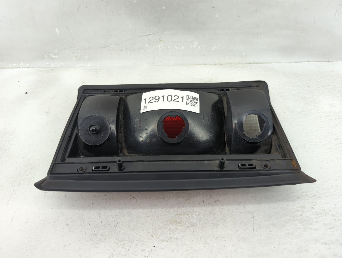 2005-2014 Ford E-150 Tail Light Assembly Passenger Right OEM Fits Fits 2005 2006 2007 2008 2009 2010 2011 2012 2013 2014 OEM