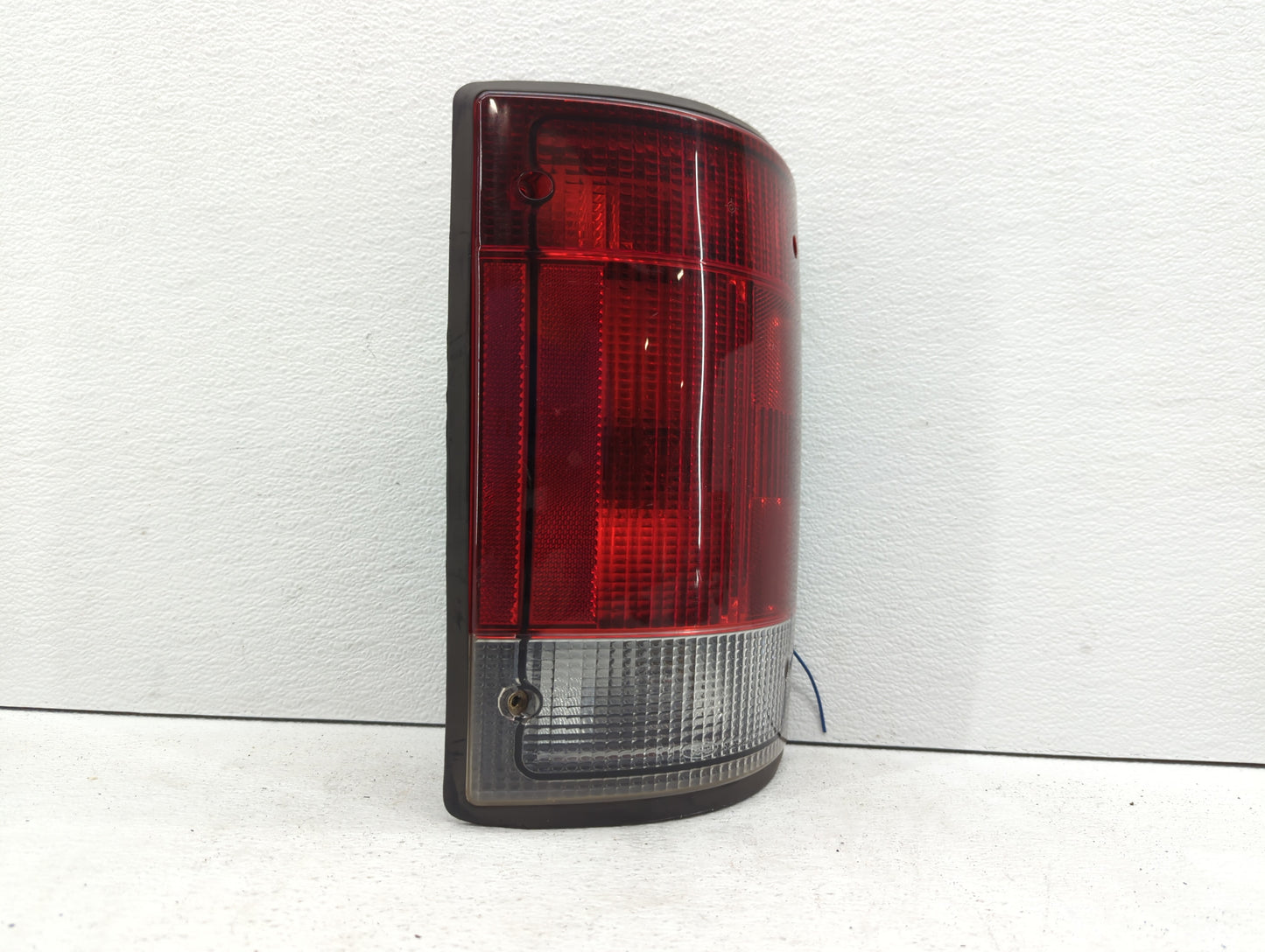 2007-2008 Ford E-350 Econoline Tail Light Assembly Passenger Right OEM P/N:44ZH815A 9C24-13404-AC Fits OEM Used Auto Parts -