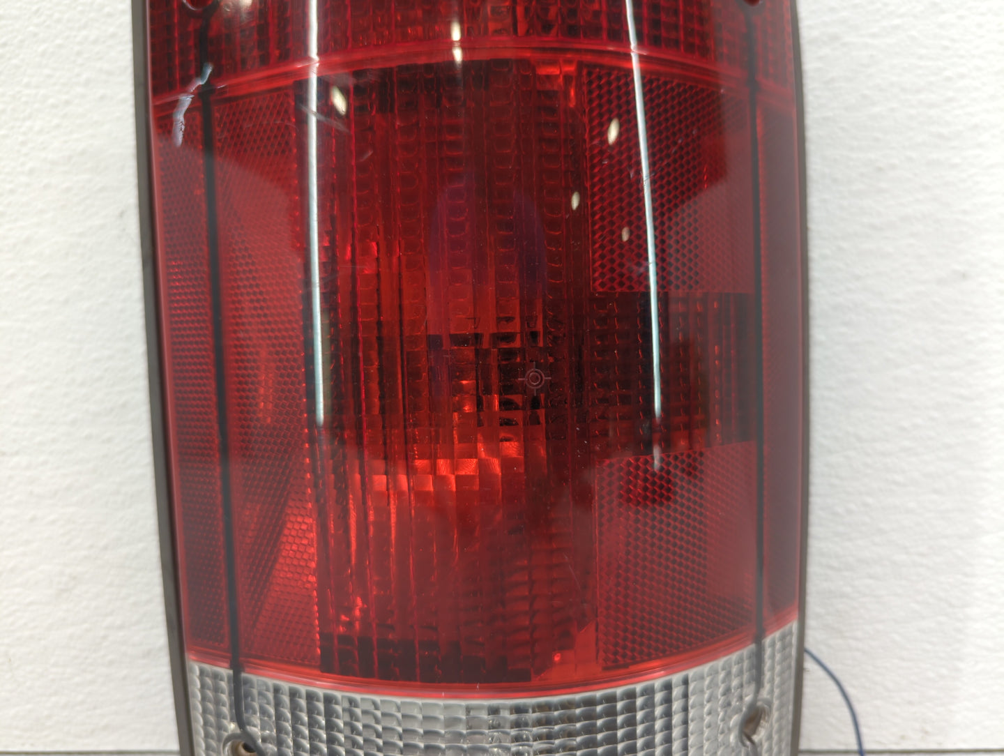 2007-2008 Ford E-350 Econoline Tail Light Assembly Passenger Right OEM P/N:44ZH815A 9C24-13404-AC Fits OEM Used Auto Parts -