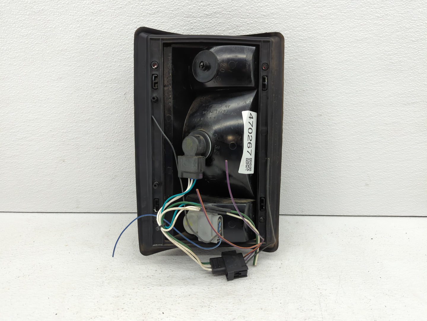 2007-2008 Ford E-350 Econoline Tail Light Assembly Passenger Right OEM P/N:44ZH815A 9C24-13404-AC Fits OEM Used Auto Parts -