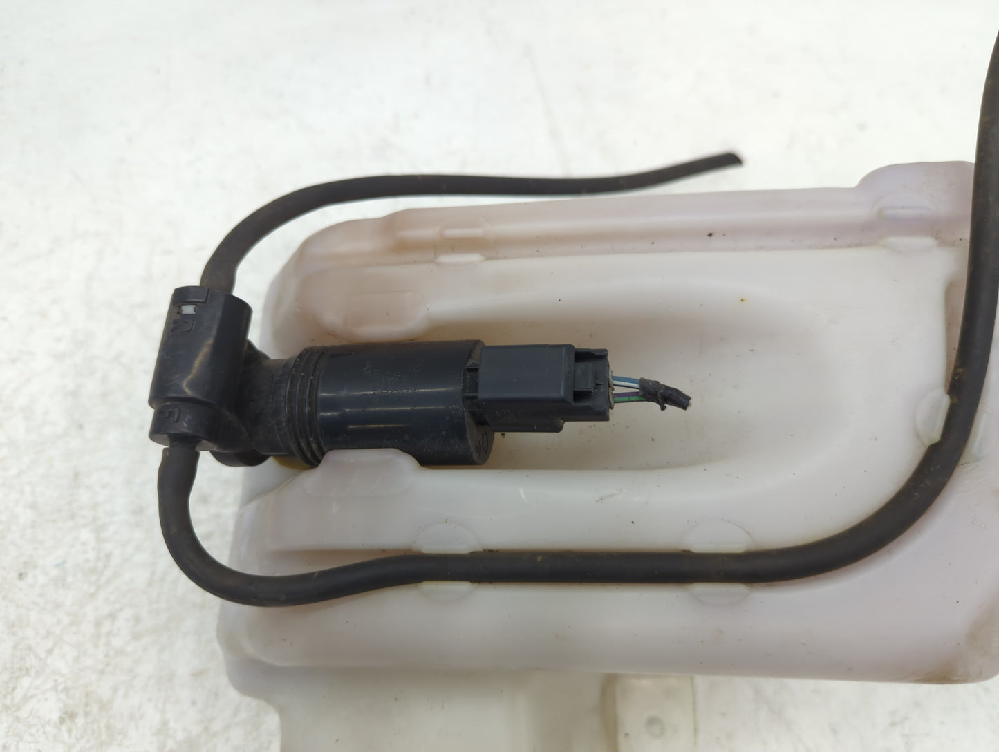 2007-2014 Ford Edge Windshield Washer Fluid Reservoir Bottle Oem - Oemusedautoparts1.com