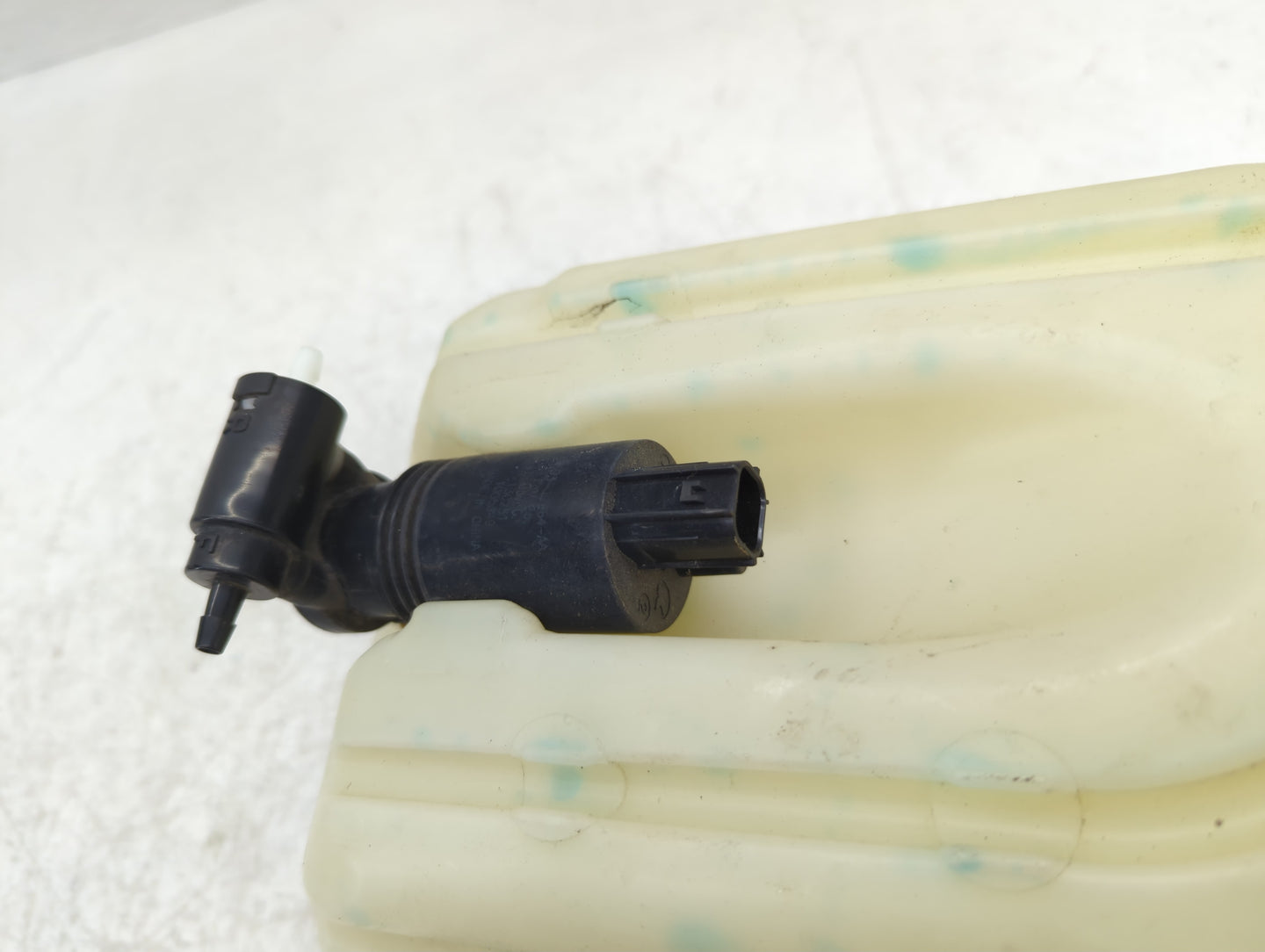 2007-2014 Ford Edge Windshield Washer Fluid Reservoir Bottle Oem - Oemusedautoparts1.com