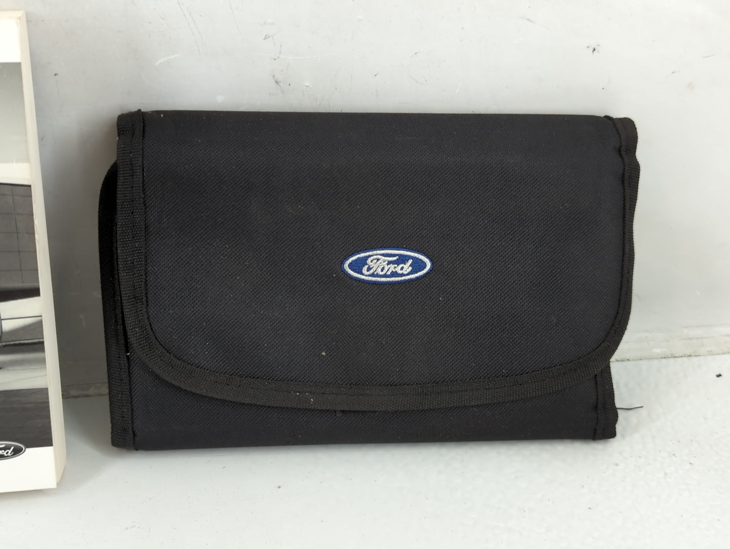 2013 Ford Edge Owners Manual Book Guide P/N:DT4J 19A321 AA OEM Used Auto Parts - Oemusedautoparts1.com