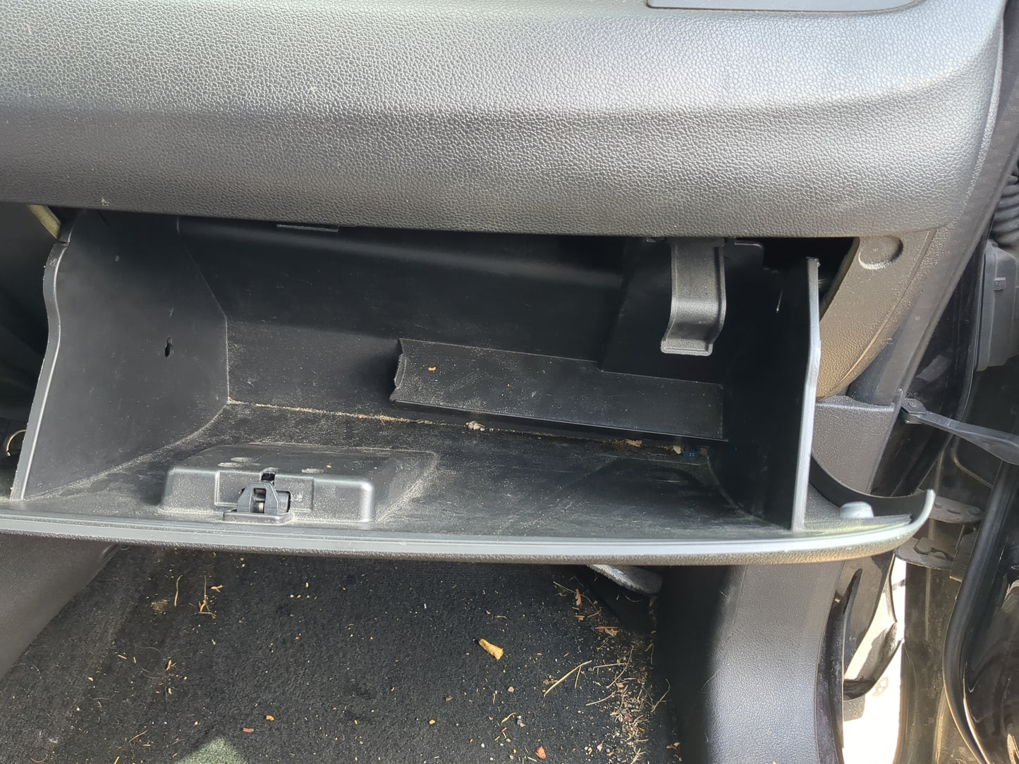 2013 Ford Edge Passenger Glove Box Door Storage Compartment 1196635 - Oemusedautoparts1.com