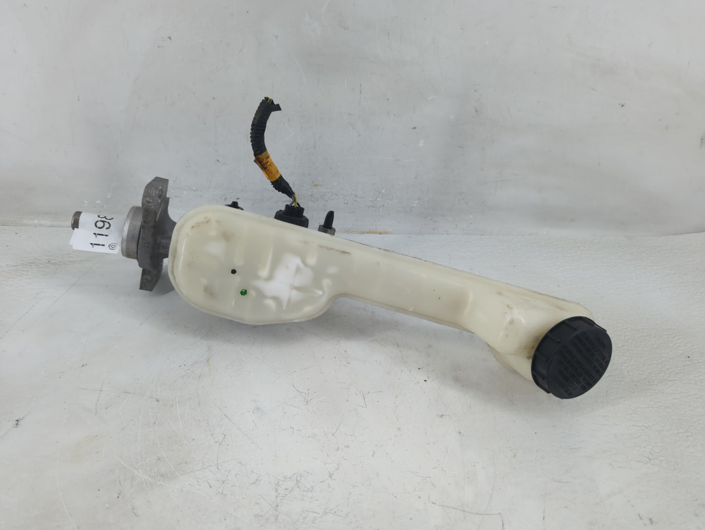 2011-2014 Ford Edge Brake Master Cylinder 1198904 - Oemusedautoparts1.com