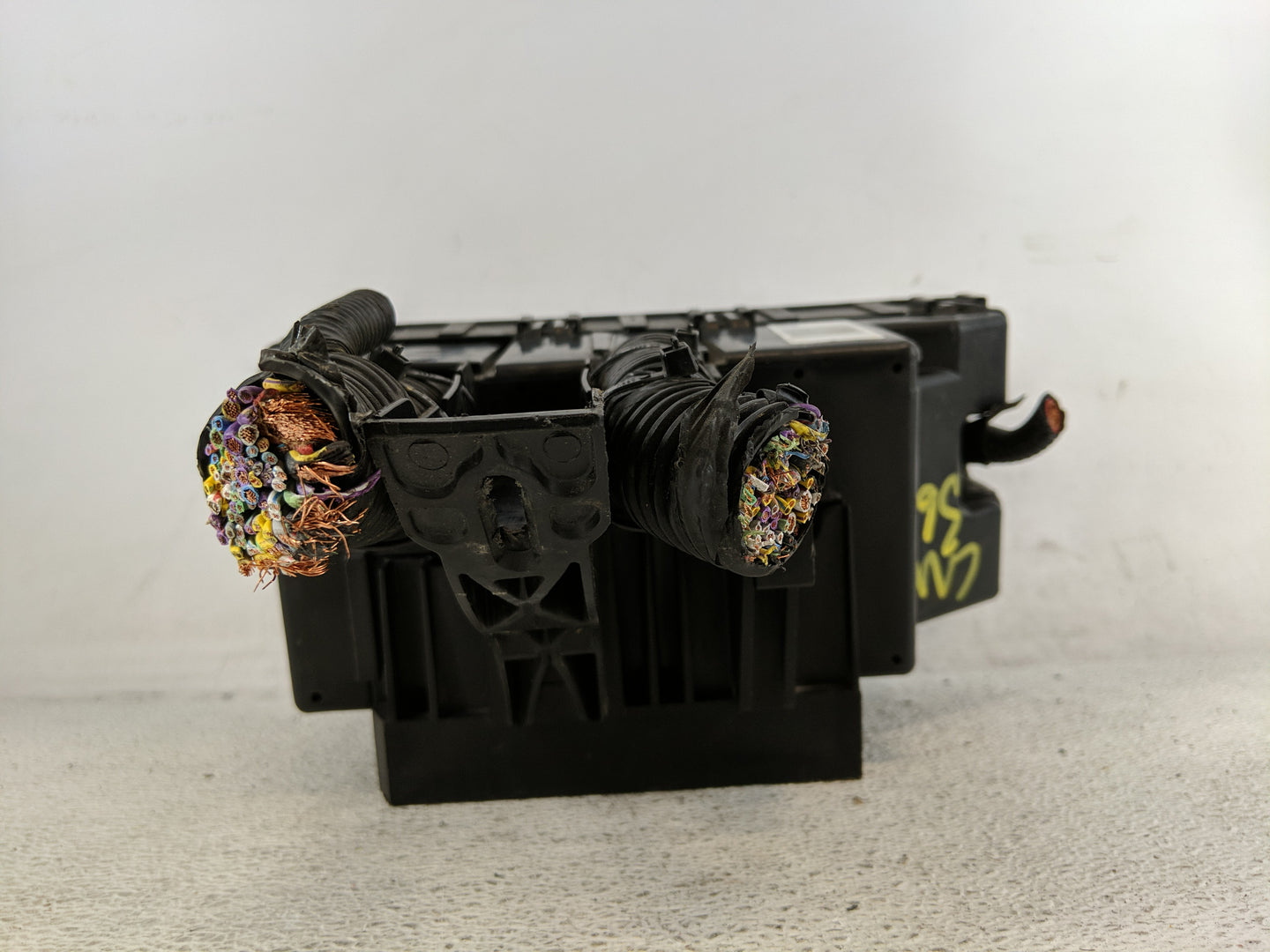 2012-2014 Ford Edge Fusebox Fuse Box Panel Relay Module Fits Fits 2012 2013 2014 OEM Used Auto Parts - Oemusedautoparts1.com