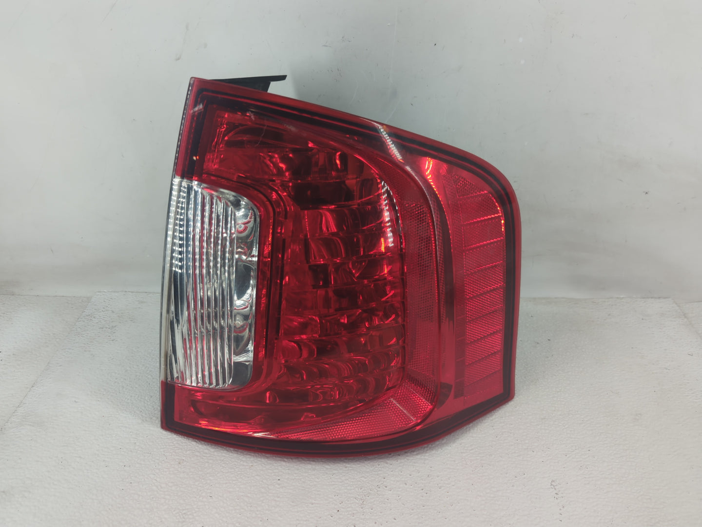 2011-2014 Ford Edge Tail Light Assembly Passenger Right OEM P/N:BT43-13B504-AE Fits Fits 2011 2012 2013 2014 OEM Used Auto P