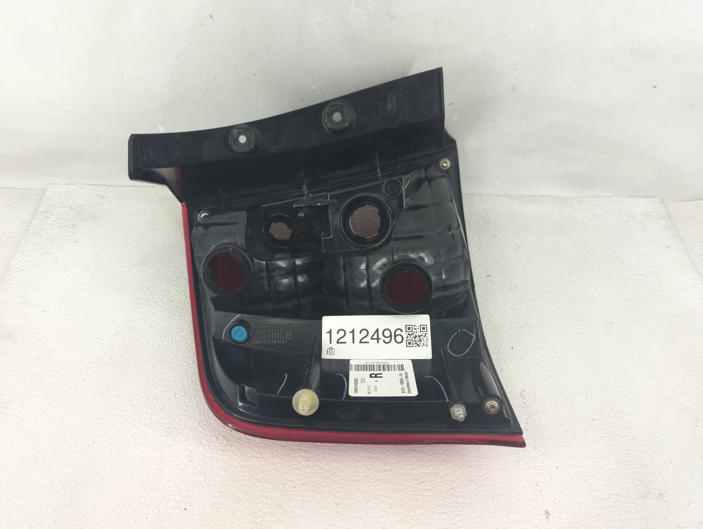2011-2014 Ford Edge Tail Light Assembly Passenger Right OEM P/N:BT43-13B504-AE Fits Fits 2011 2012 2013 2014 OEM Used Auto P