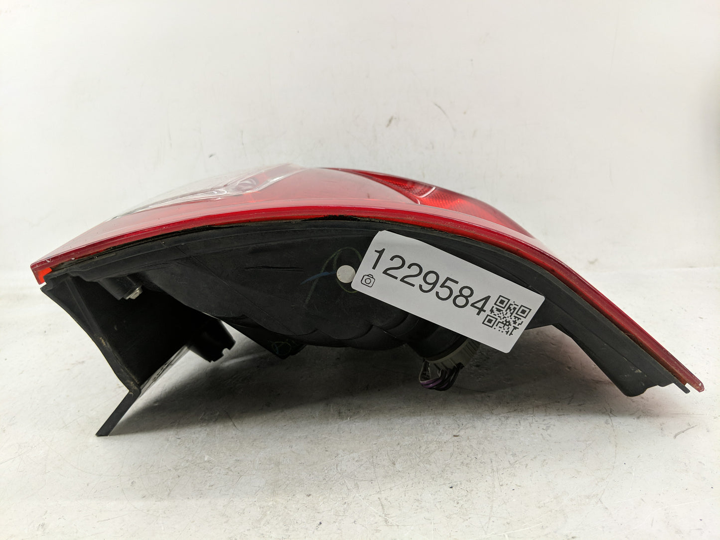 2011-2014 Ford Edge Tail Light Assembly Passenger Right OEM P/N:BT43-13B504-AE Fits Fits 2011 2012 2013 2014 OEM Used Auto P