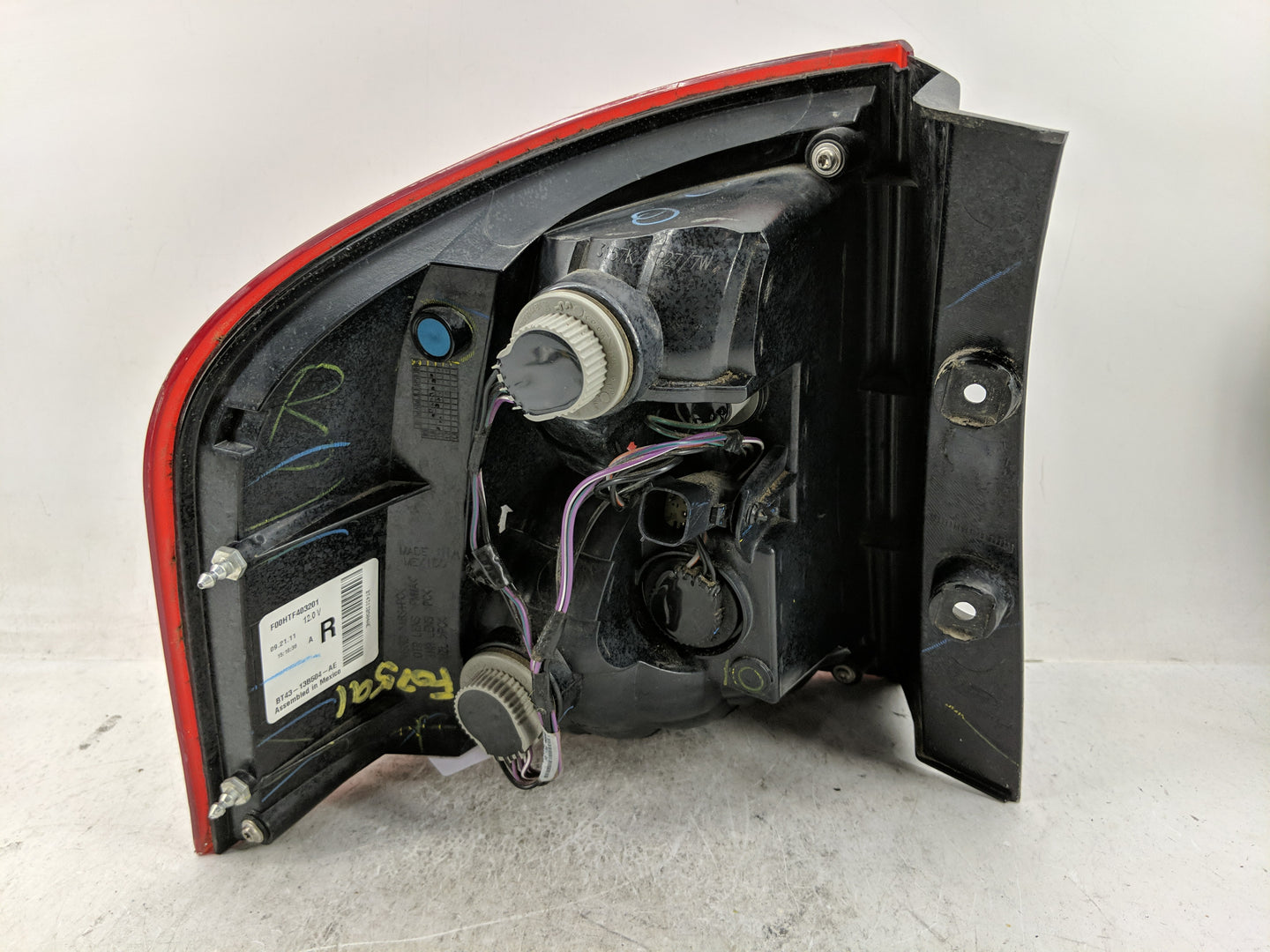 2011-2014 Ford Edge Tail Light Assembly Passenger Right OEM P/N:BT43-13B504-AE Fits Fits 2011 2012 2013 2014 OEM Used Auto P