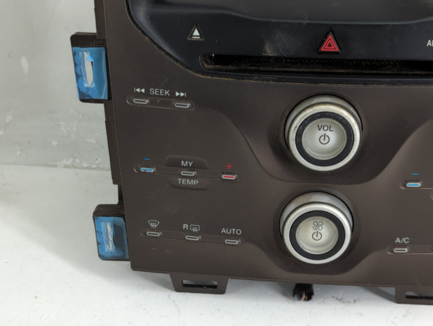 2013 Ford Edge Radio AM FM Cd Player Receiver Replacement P/N:DT4T-18A802-BE Fits OEM Used Auto Parts - Oemusedautoparts1.co