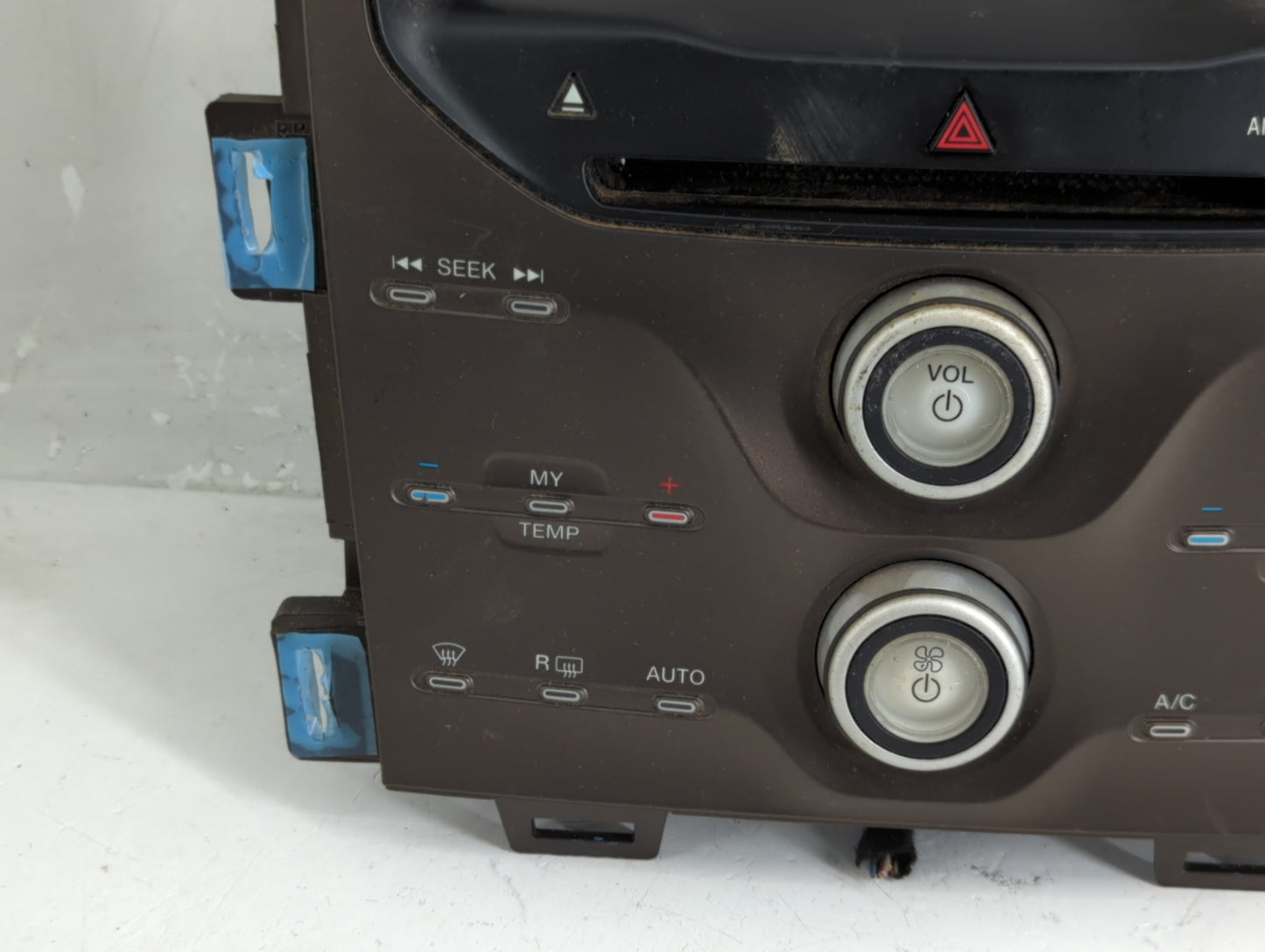 2013 Ford Edge Radio AM FM Cd Player Receiver Replacement P/N:DT4T-18A802-BE Fits OEM Used Auto Parts - Oemusedautoparts1.co