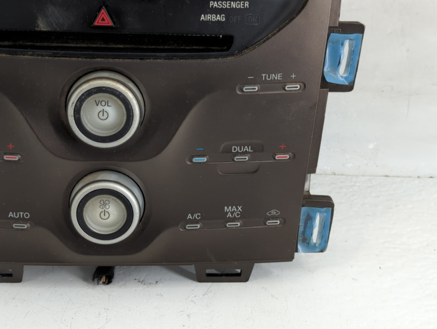 2013 Ford Edge Radio AM FM Cd Player Receiver Replacement P/N:DT4T-18A802-BE Fits OEM Used Auto Parts - Oemusedautoparts1.co
