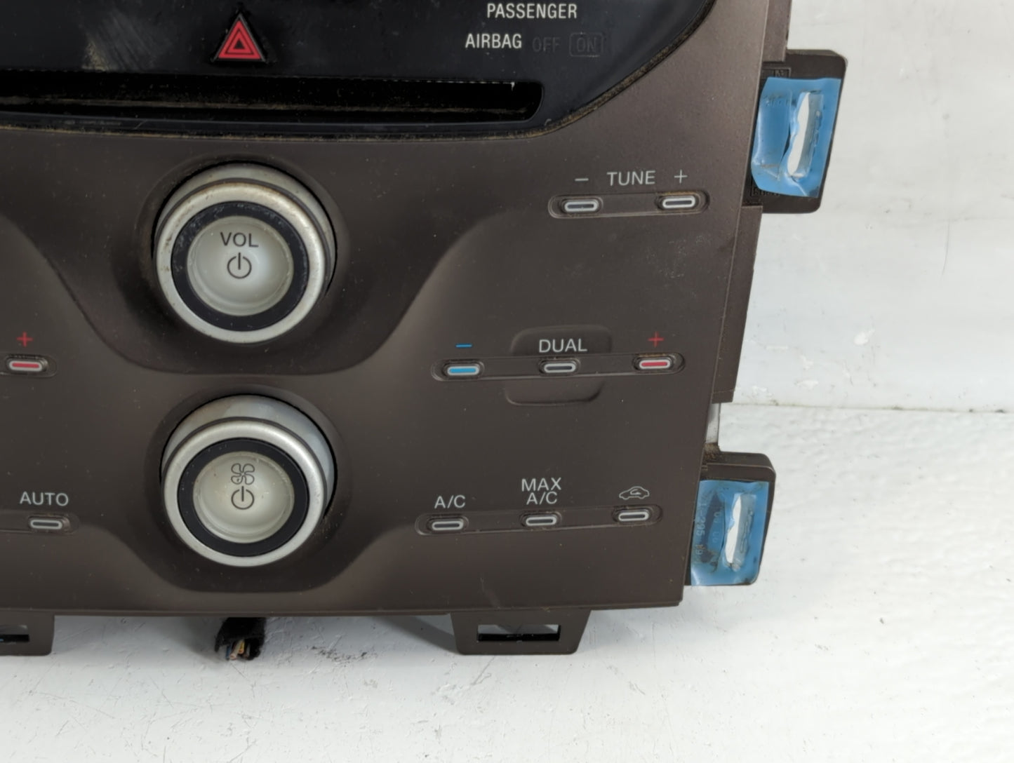 2013 Ford Edge Radio AM FM Cd Player Receiver Replacement P/N:DT4T-18A802-BE Fits OEM Used Auto Parts - Oemusedautoparts1.co