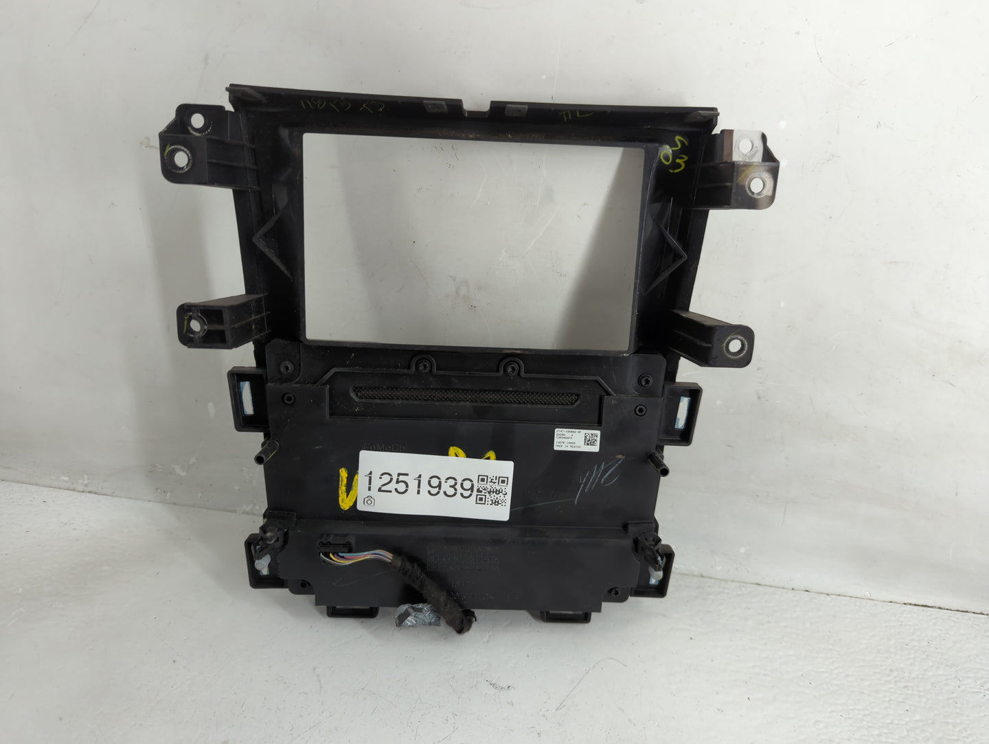 2013 Ford Edge Radio AM FM Cd Player Receiver Replacement P/N:DT4T-18A802-BE Fits OEM Used Auto Parts - Oemusedautoparts1.co