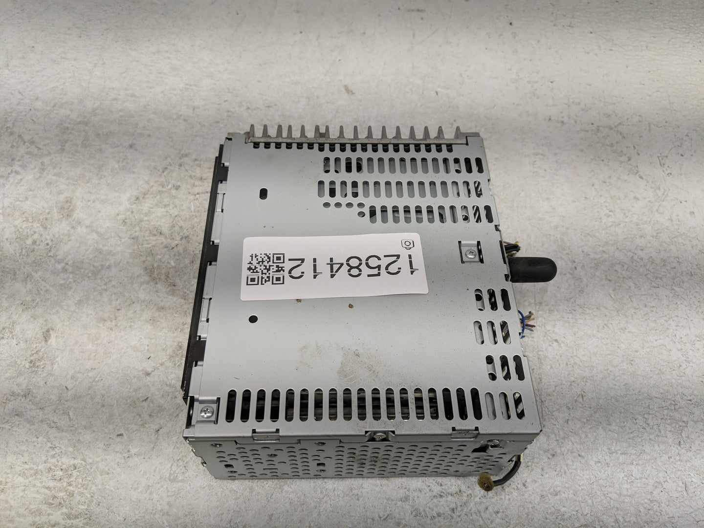 2013 Ford Edge Radio AM FM Cd Player Receiver Replacement P/N:DT4T-19C107-CB Fits OEM Used Auto Parts - Oemusedautoparts1.co