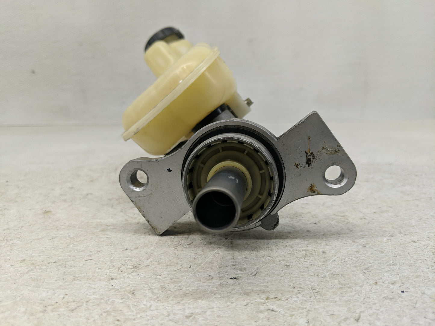 2011-2014 Ford Edge Brake Master Cylinder - Oemusedautoparts1.com
