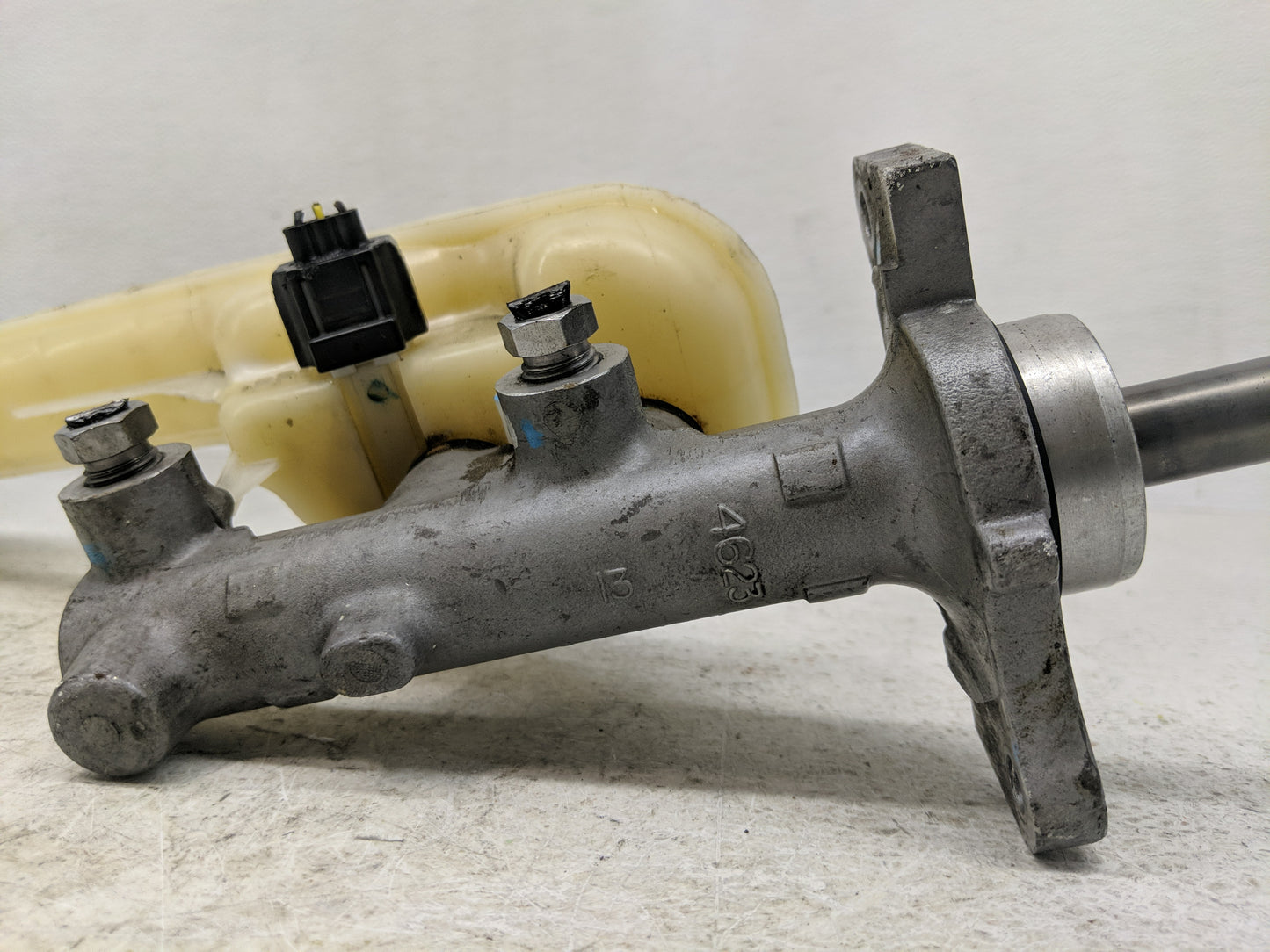2011-2014 Ford Edge Brake Master Cylinder - Oemusedautoparts1.com