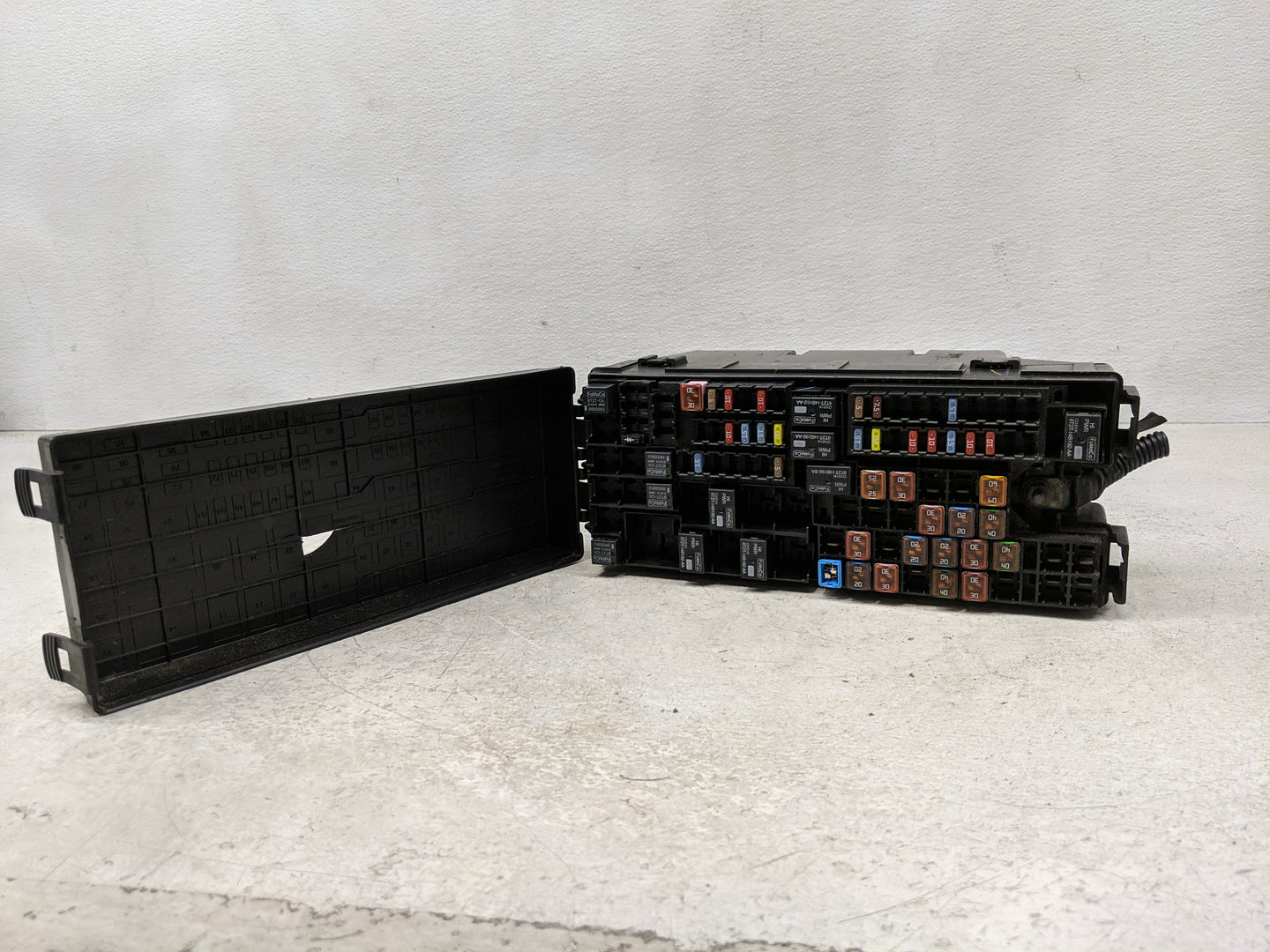 2012-2014 Ford Edge Fusebox Fuse Box Panel Relay Module Fits Fits 2012 2013 2014 OEM Used Auto Parts - Oemusedautoparts1.com
