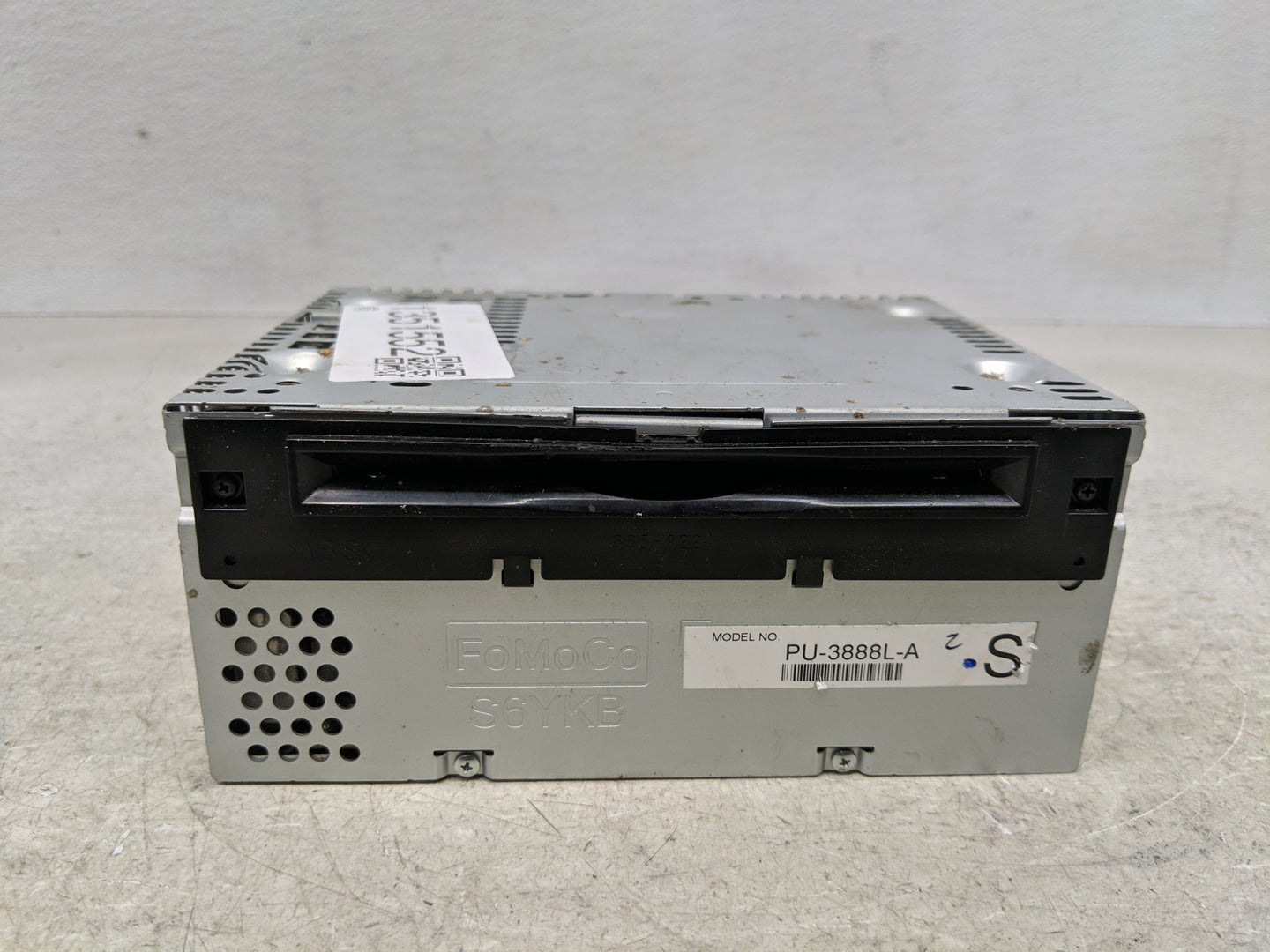 2013-2014 Ford Edge Radio AM FM Cd Player Receiver Replacement P/N:PU-3888L-A Fits Fits 2013 2014 OEM Used Auto Parts - Oemu