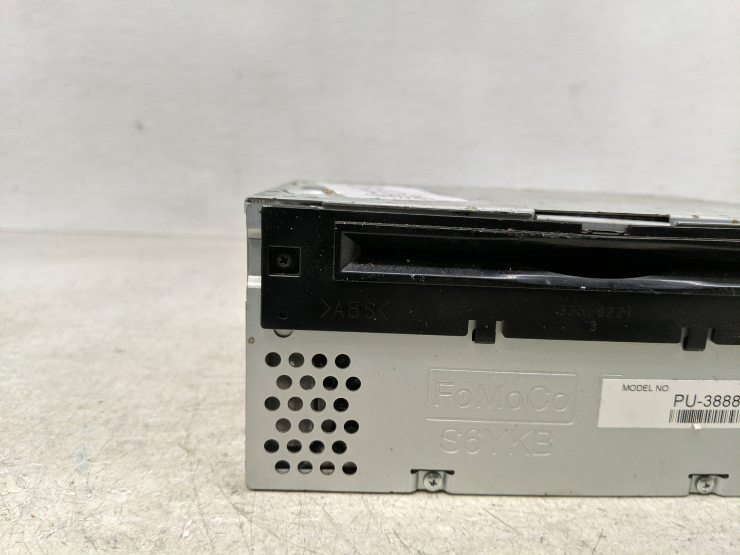 2013-2014 Ford Edge Radio AM FM Cd Player Receiver Replacement P/N:PU-3888L-A Fits Fits 2013 2014 OEM Used Auto Parts - Oemu