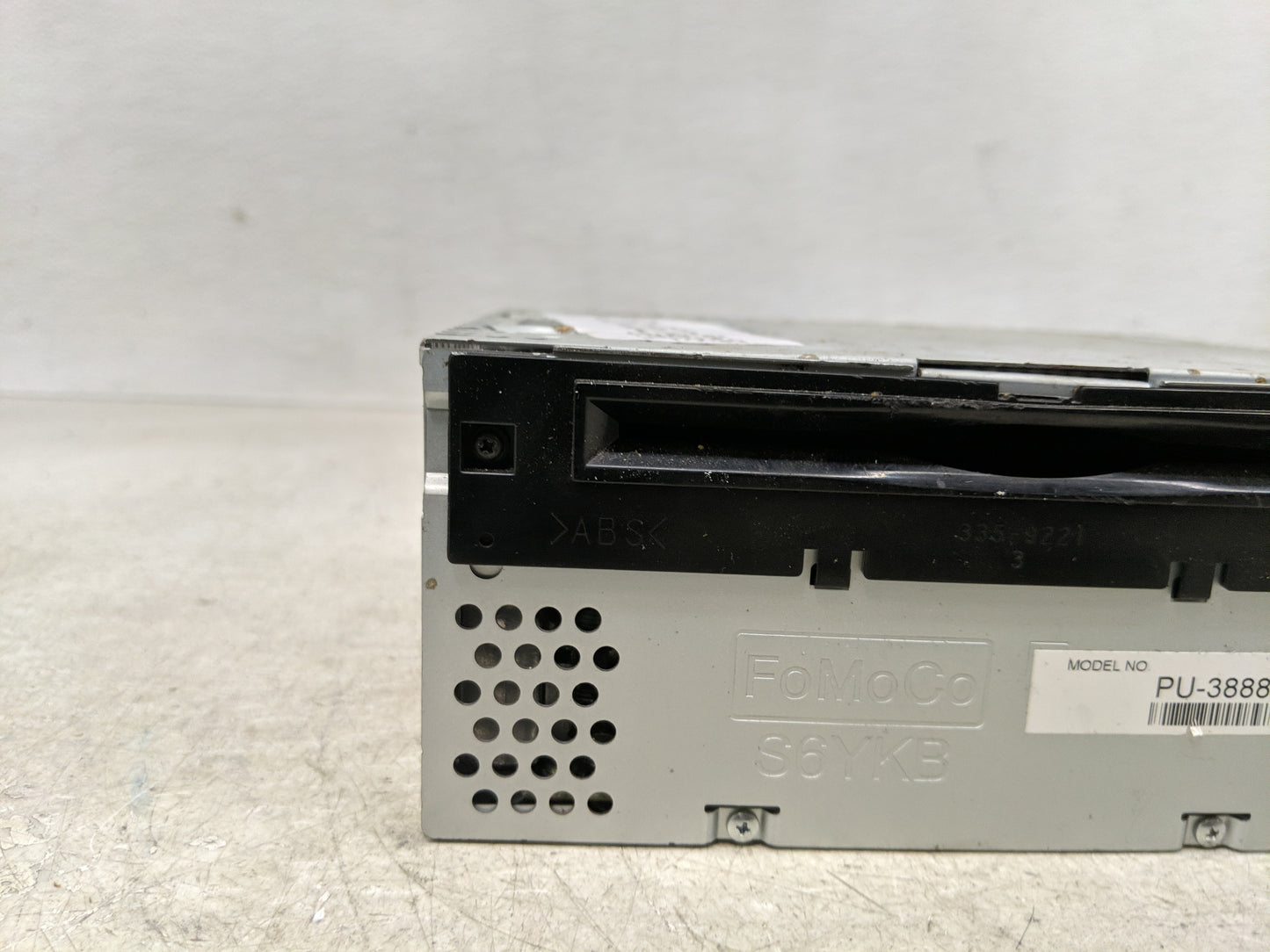 2013-2014 Ford Edge Radio AM FM Cd Player Receiver Replacement P/N:PU-3888L-A Fits Fits 2013 2014 OEM Used Auto Parts - Oemu