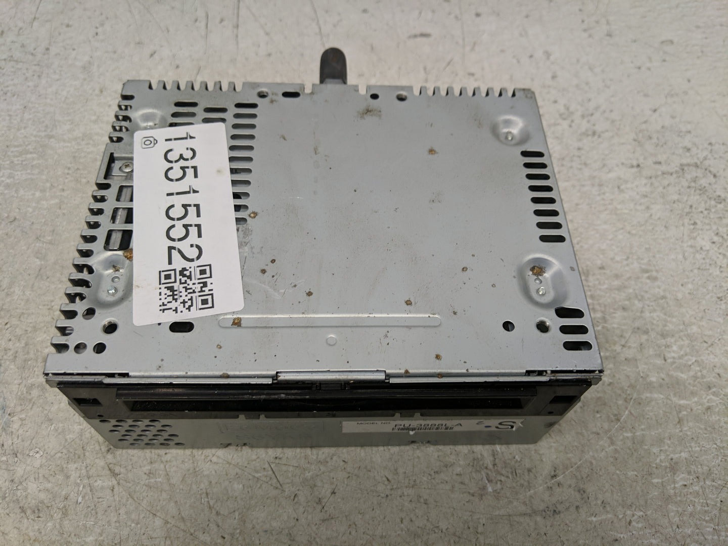 2013-2014 Ford Edge Radio AM FM Cd Player Receiver Replacement P/N:PU-3888L-A Fits Fits 2013 2014 OEM Used Auto Parts - Oemu