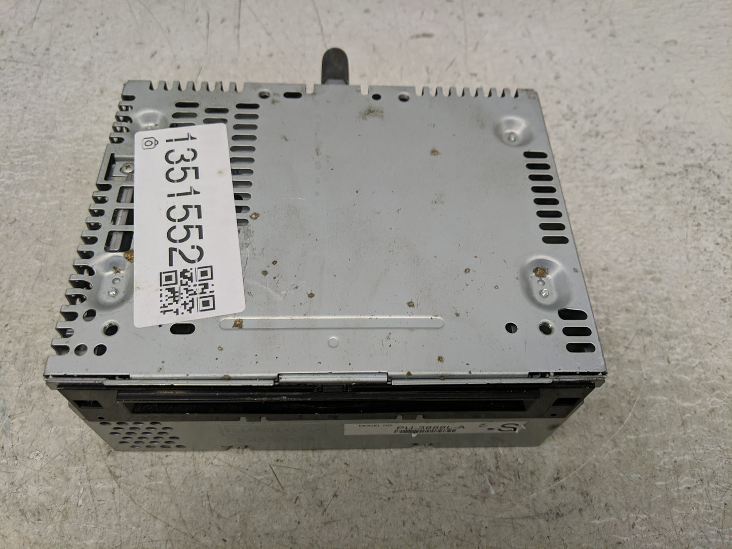 2013-2014 Ford Edge Radio AM FM Cd Player Receiver Replacement P/N:PU-3888L-A Fits Fits 2013 2014 OEM Used Auto Parts - Oemu