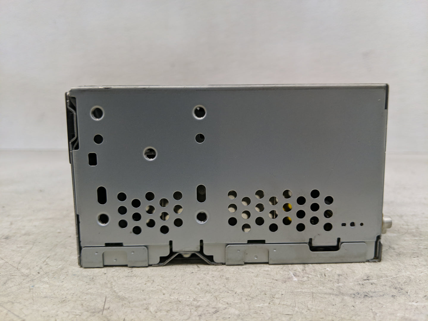 2013-2014 Ford Edge Radio AM FM Cd Player Receiver Replacement P/N:PU-3888L-A Fits Fits 2013 2014 OEM Used Auto Parts - Oemu