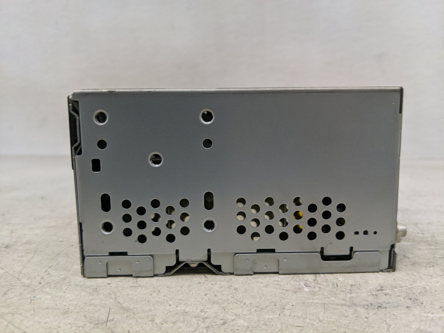 2013-2014 Ford Edge Radio AM FM Cd Player Receiver Replacement P/N:PU-3888L-A Fits Fits 2013 2014 OEM Used Auto Parts - Oemu