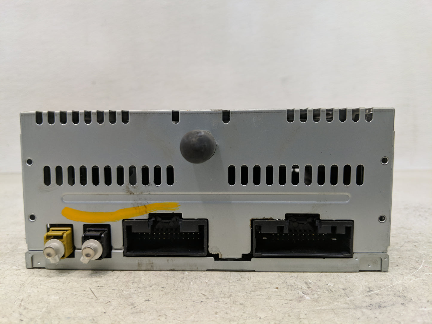 2013-2014 Ford Edge Radio AM FM Cd Player Receiver Replacement P/N:PU-3888L-A Fits Fits 2013 2014 OEM Used Auto Parts - Oemu