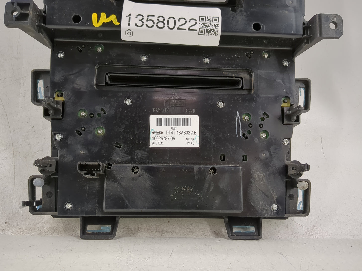 2013 Ford Edge Radio AM FM Cd Player Receiver Replacement P/N:DT4T-18A802-AB Fits OEM Used Auto Parts - Oemusedautoparts1.co